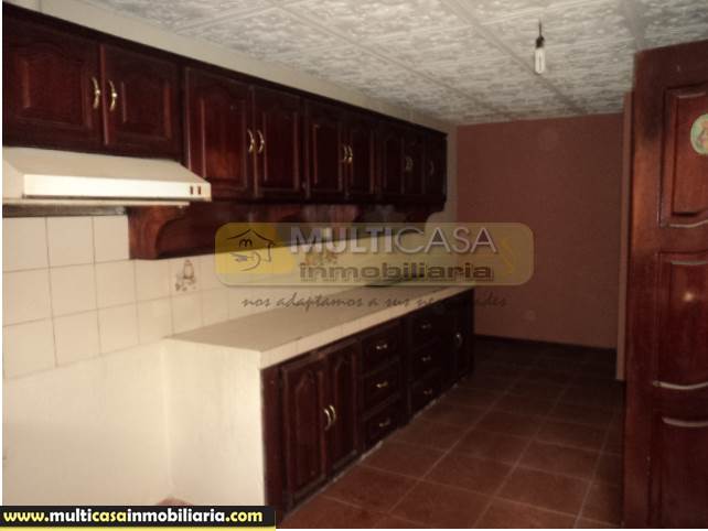 Venta de Hermosa Casa a crédito sector Yanuncay Cuenca-Ecuador