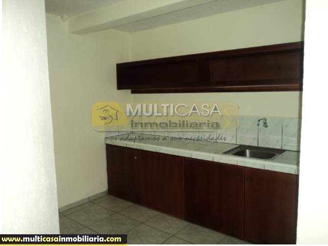 Casa de siete Departamentos en Venta a crédito Sector Parque Iberia  Cuenca-Ecuador