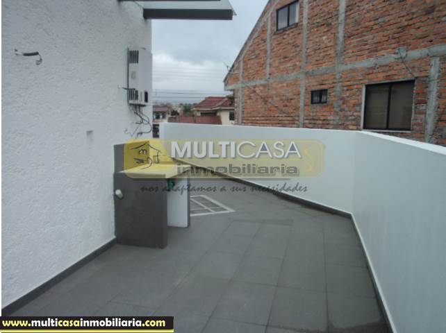 Venta de Hermosa Casa de Dos Departamentos mas Local  Comercial a crédito sector Tótems Cuenca-Ecuador