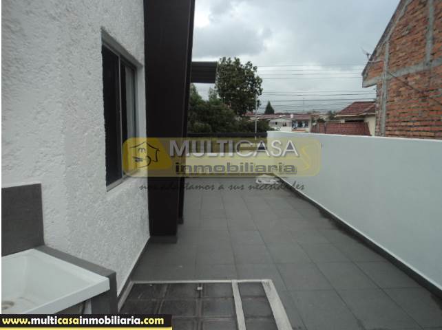 Venta de Hermosa Casa de Dos Departamentos mas Local  Comercial a crédito sector Tótems Cuenca-Ecuador