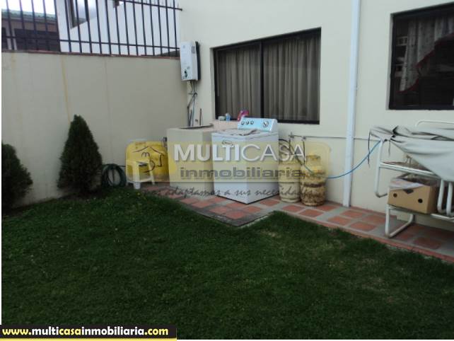 Casa en Venta a Crédito con espacios Verdes Sector Coliseo Cuenca-Ecuador