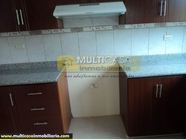Venta de Hermosa Casa a crédito sector Nuevo Mall de Racar Cuenca-Ecuador