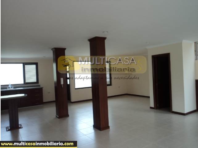 Venta de Hermosa Casa a crédito sector Nuevo Mall de Racar Cuenca-Ecuador