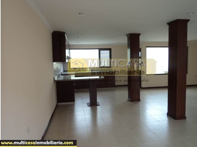 Venta de Hermosa Casa a crédito sector Nuevo Mall de Racar Cuenca-Ecuador
