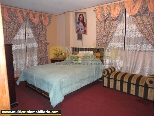 Casa con Tres locales en Venta a Crédito Sector Gualaceo - Ecuador