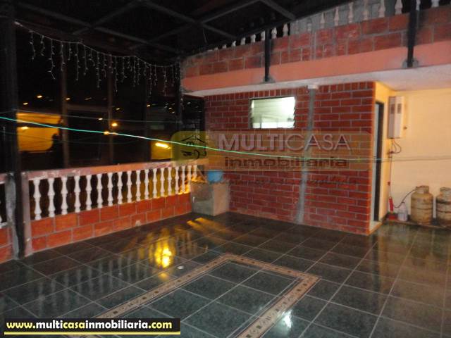 Casa con Tres locales en Venta a Crédito Sector Gualaceo - Ecuador