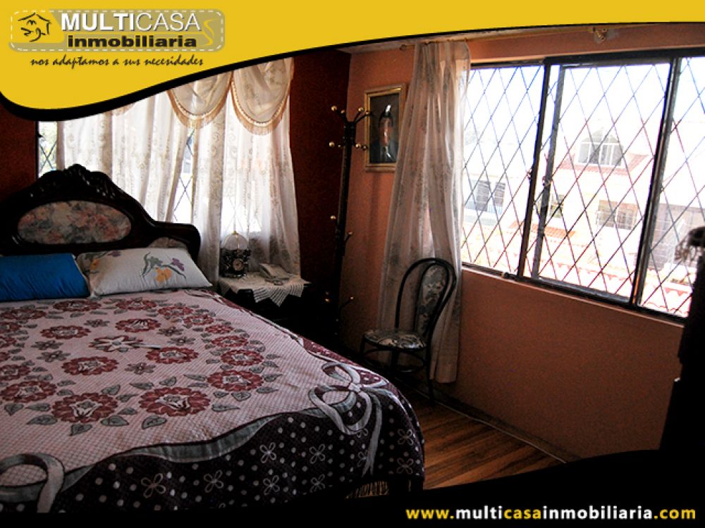 Casa Comercial de Tres departamentos en Venta a Crédito Sector Las Orquídeas Cuenca - Ecuador