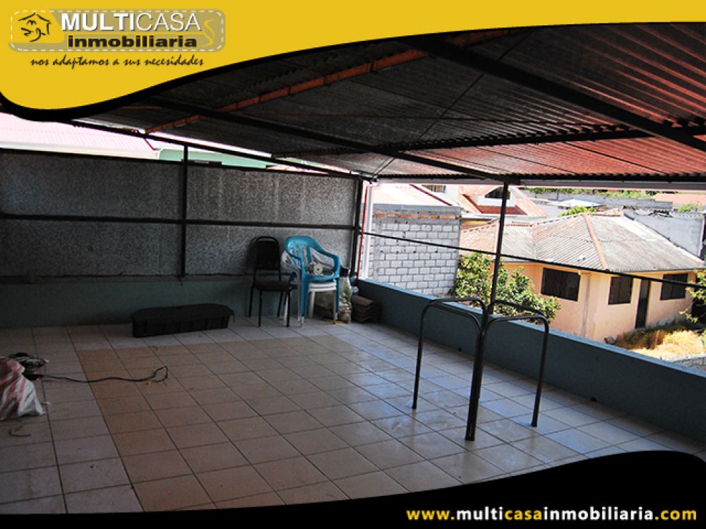 Casa Comercial de Tres departamentos en Venta a Crédito Sector Las Orquídeas Cuenca - Ecuador