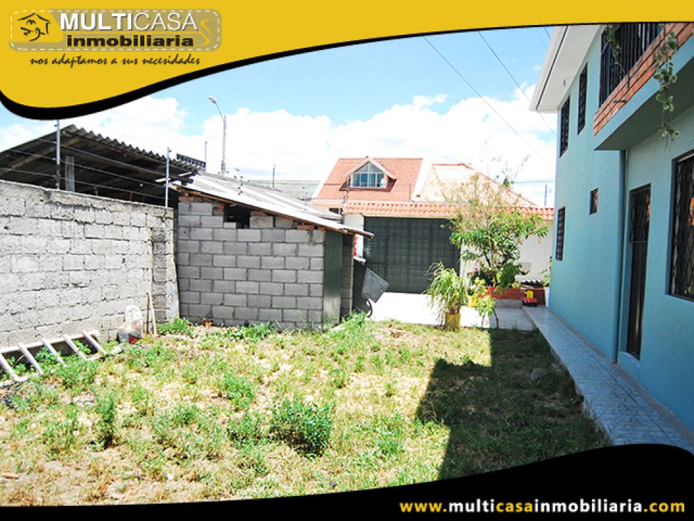 Casa Comercial de Tres departamentos en Venta a Crédito Sector Las Orquídeas Cuenca - Ecuador