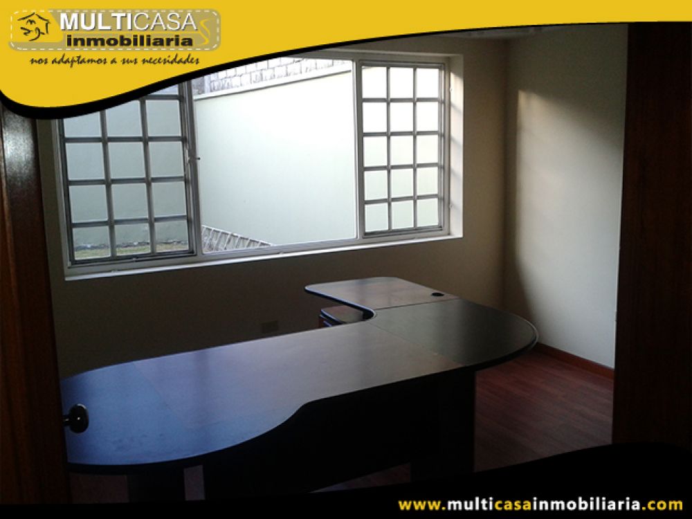 Venta de Hermosa Casa a crédito de tres pisos, Garaje tres vehículos Sector Totoracocha  Cuenca-Ecuador