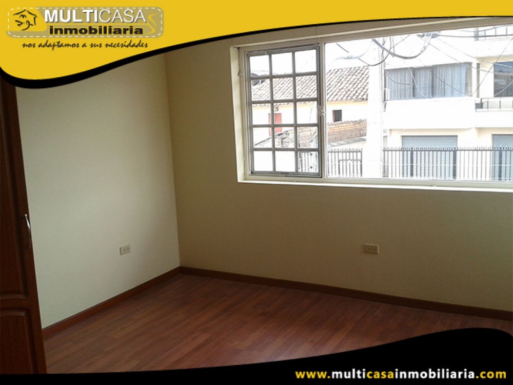 Venta de Hermosa Casa a crédito de tres pisos, Garaje tres vehículos Sector Totoracocha  Cuenca-Ecuador