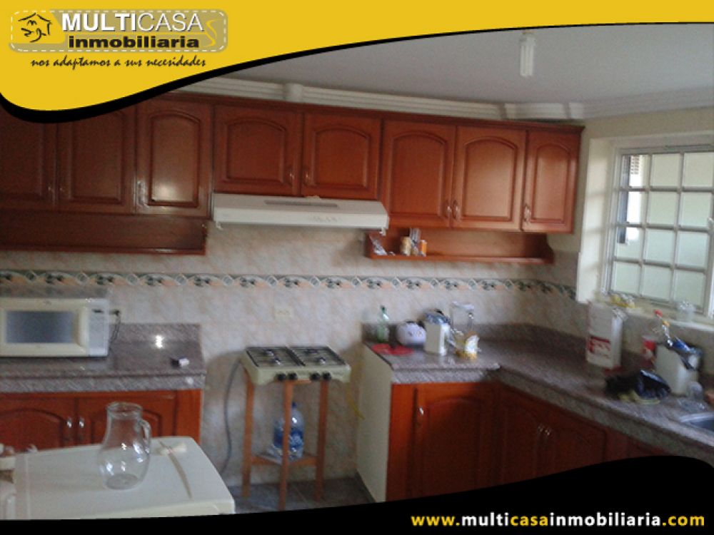 Venta de Hermosa Casa a crédito de tres pisos, Garaje tres vehículos Sector Totoracocha  Cuenca-Ecuador