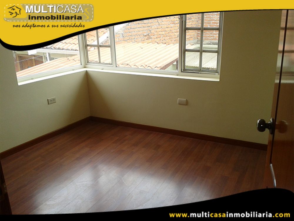 Venta de Hermosa Casa a crédito de tres pisos, Garaje tres vehículos Sector Totoracocha  Cuenca-Ecuador