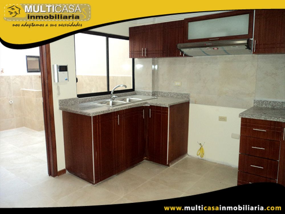 Venta a crédito de Hermosa Casa Por Estrenar con Garaje para dos vehículos Sector El Tejar Cuenca-Ecuador