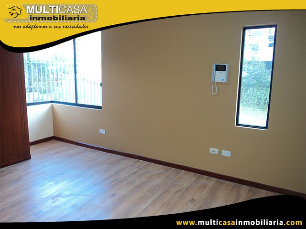 Venta a crédito de Hermosa Casa Por Estrenar con Garaje para dos vehículos Sector El Tejar Cuenca-Ecuador