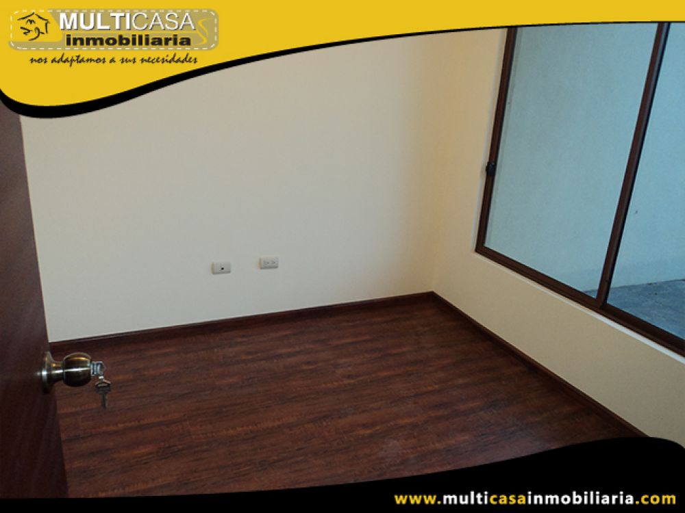 Venta a Crédito de Hermosa Casa, tres pisos sector Primero de Mayo Cuenca-Ecuador