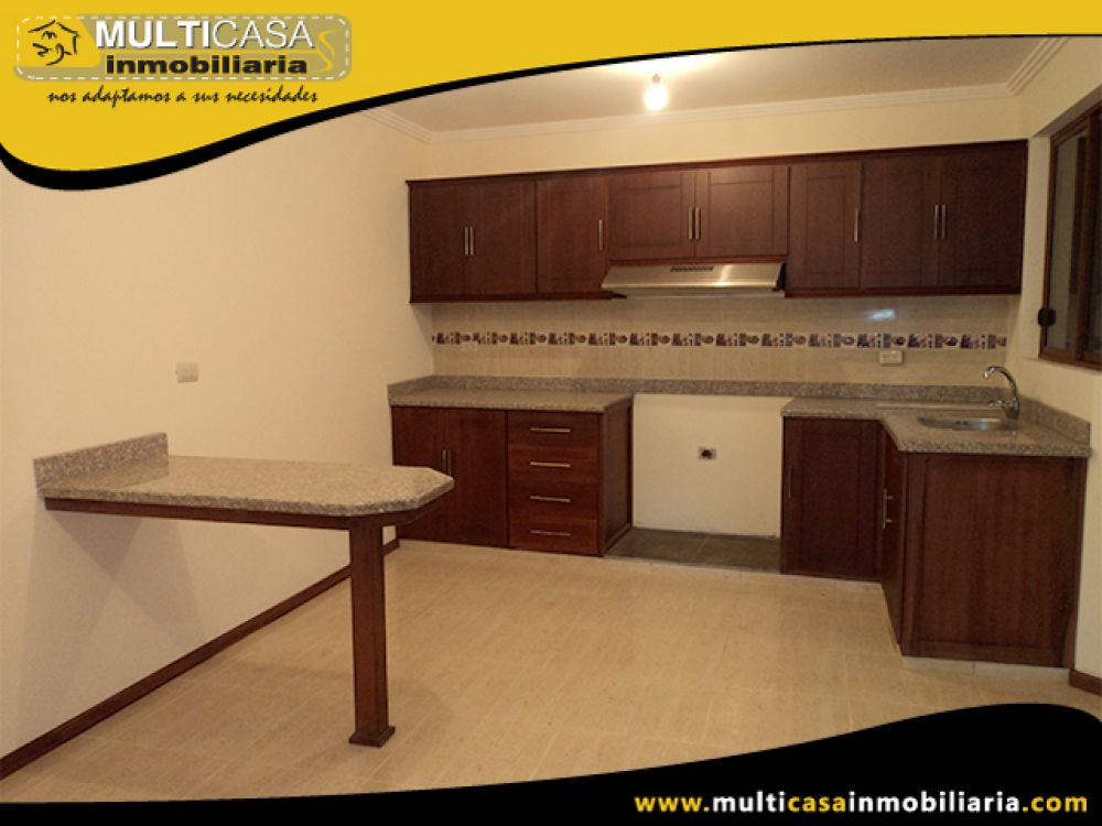 Venta a Crédito de Hermosa Casa, tres pisos sector Primero de Mayo Cuenca-Ecuador