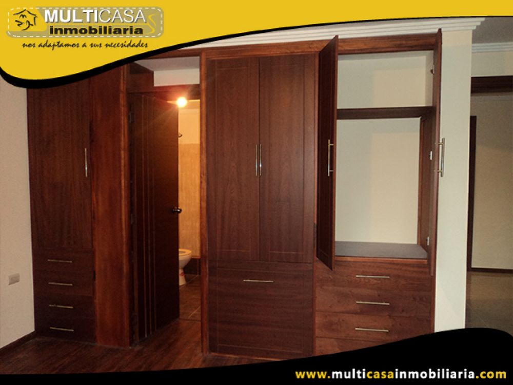 Venta a Crédito de Hermosa Casa, tres pisos sector Primero de Mayo Cuenca-Ecuador