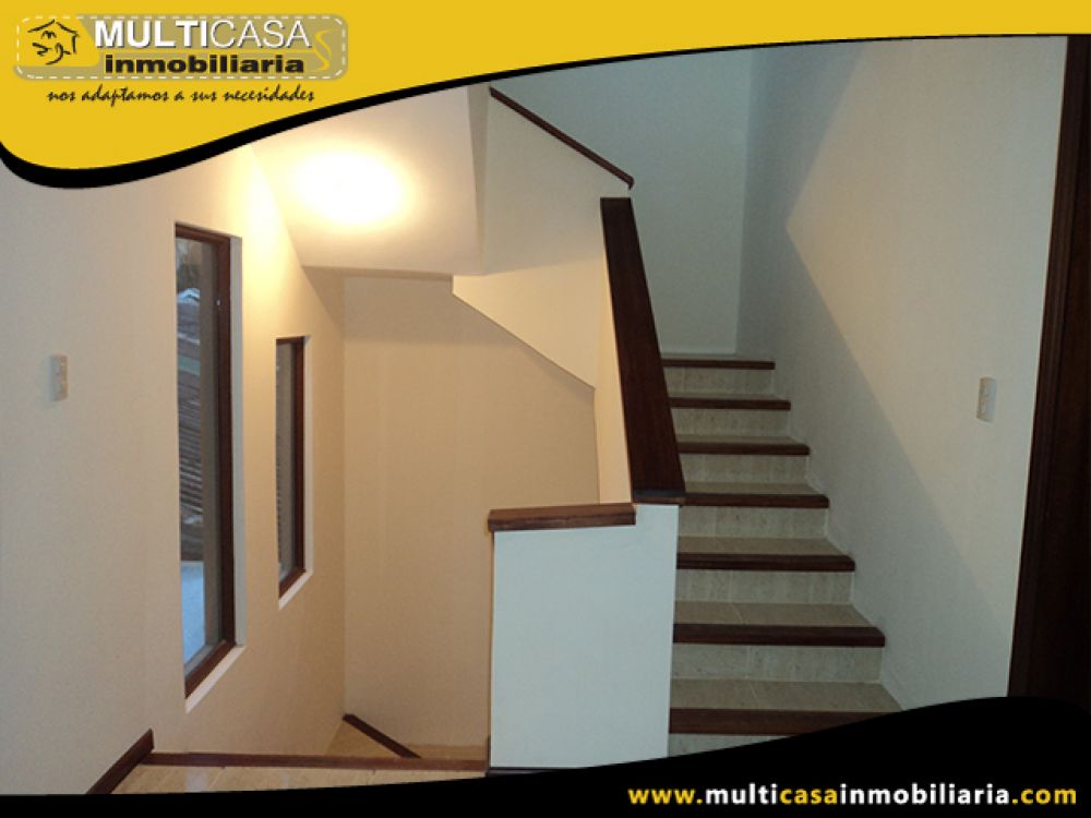 Venta a Crédito de Hermosa Casa, tres pisos sector Primero de Mayo Cuenca-Ecuador