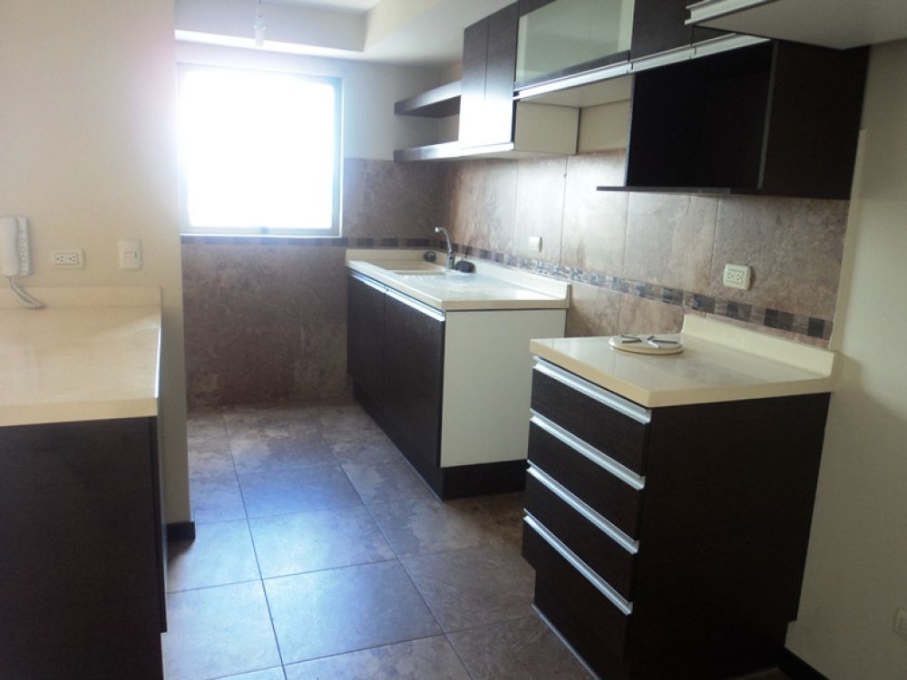 Departamento en Venta a Crédito excelente vista sector Control Sur Cuenca - Ecuador