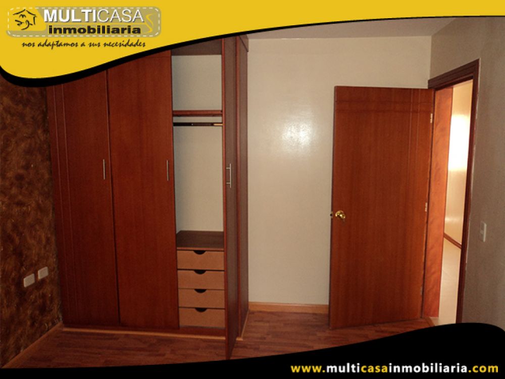 Venta a crédito de Hermosa Casa con dos departamentos por estrenar sector Uncovía Cuenca - Ecuador