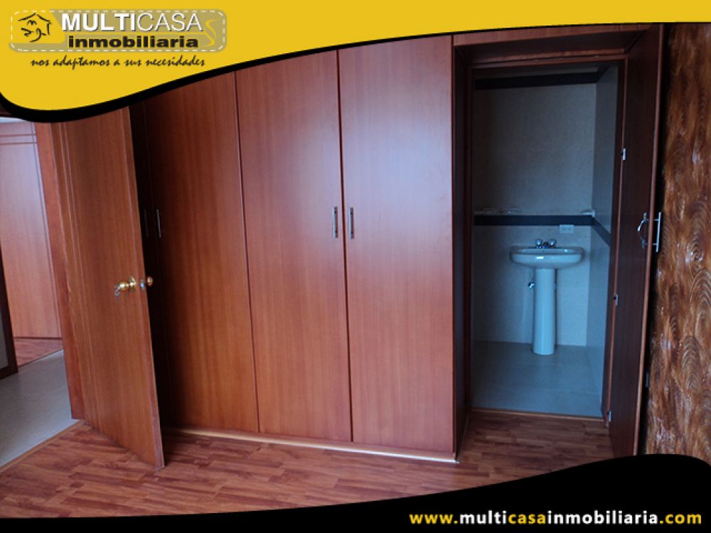 Venta a crédito de Hermosa Casa con dos departamentos por estrenar sector Uncovía Cuenca - Ecuador