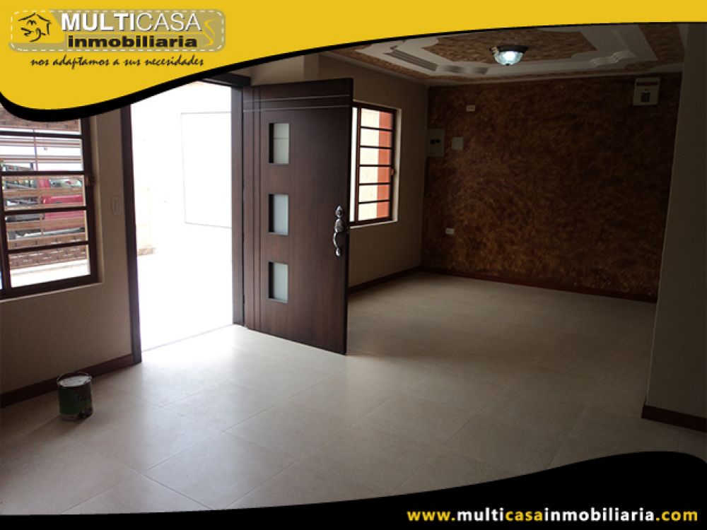 Venta a crédito de Hermosa Casa con dos departamentos por estrenar sector Uncovía Cuenca - Ecuador