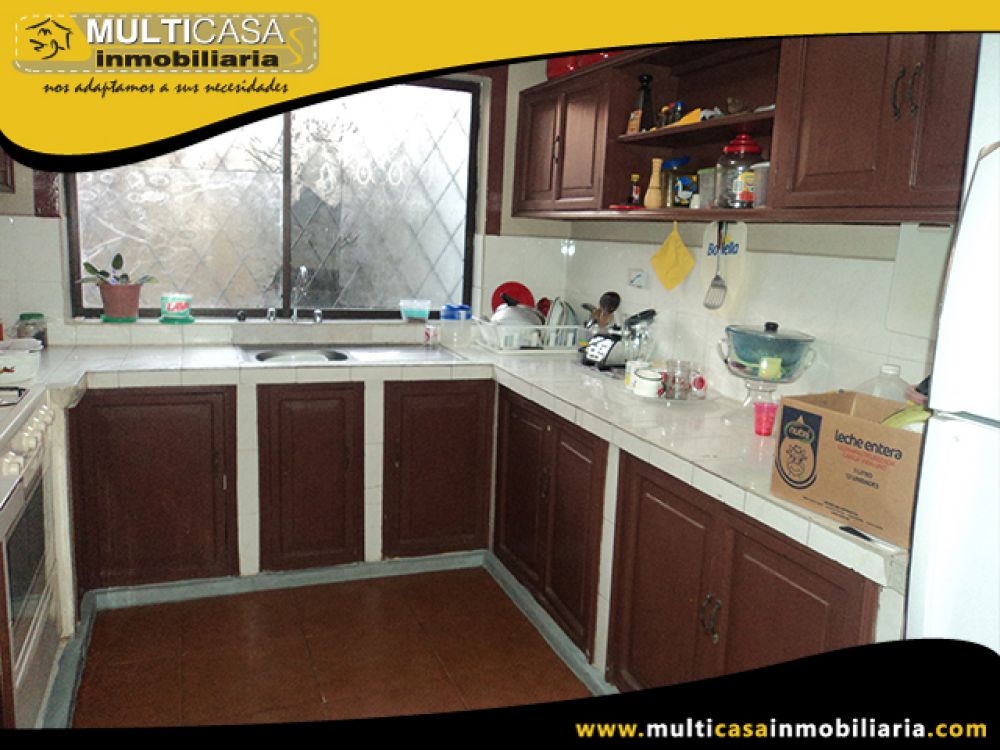 Casa con Local Comercial en Venta a Crédito  Sector 1ro de Mayo Cuenca-Ecuador