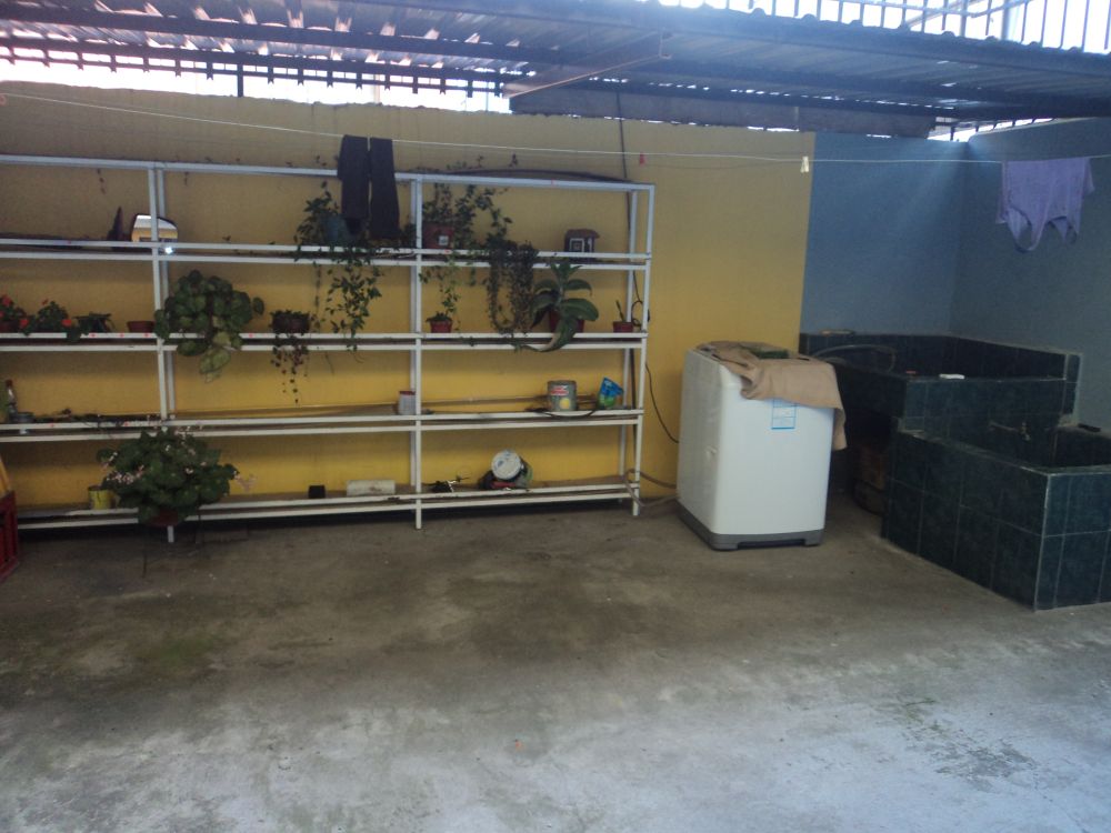 Casa con Local Comercial en Venta a Crédito  Sector 1ro de Mayo Cuenca-Ecuador