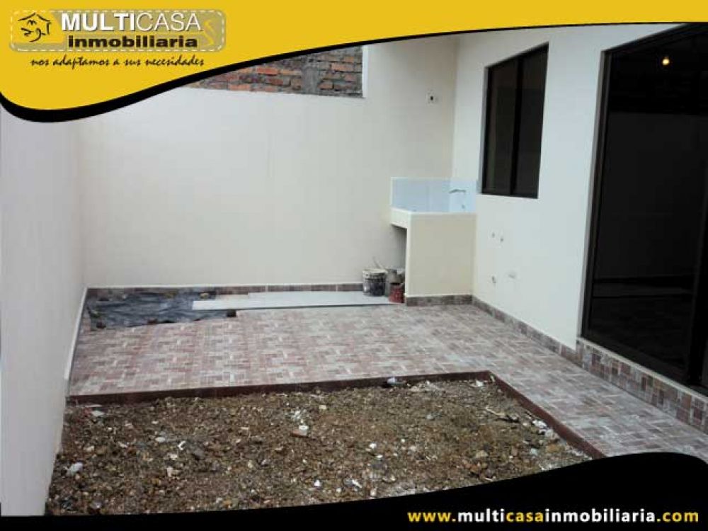 Casa en Venta a Crédito en Urbanización Sector Control Sur Cuenca-Ecuador