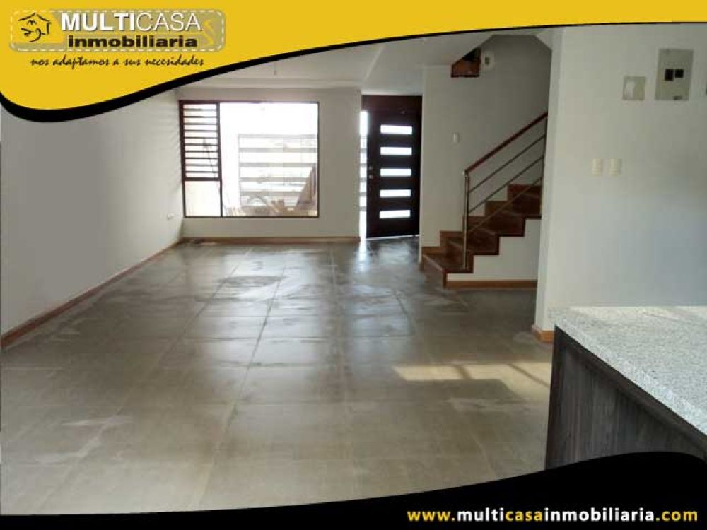 Venta a crédito Hermosa casa por estrenar, espacio verde, patio y garaje para 2 vehículos Sector Control Sur Cuenca-Ecuador
