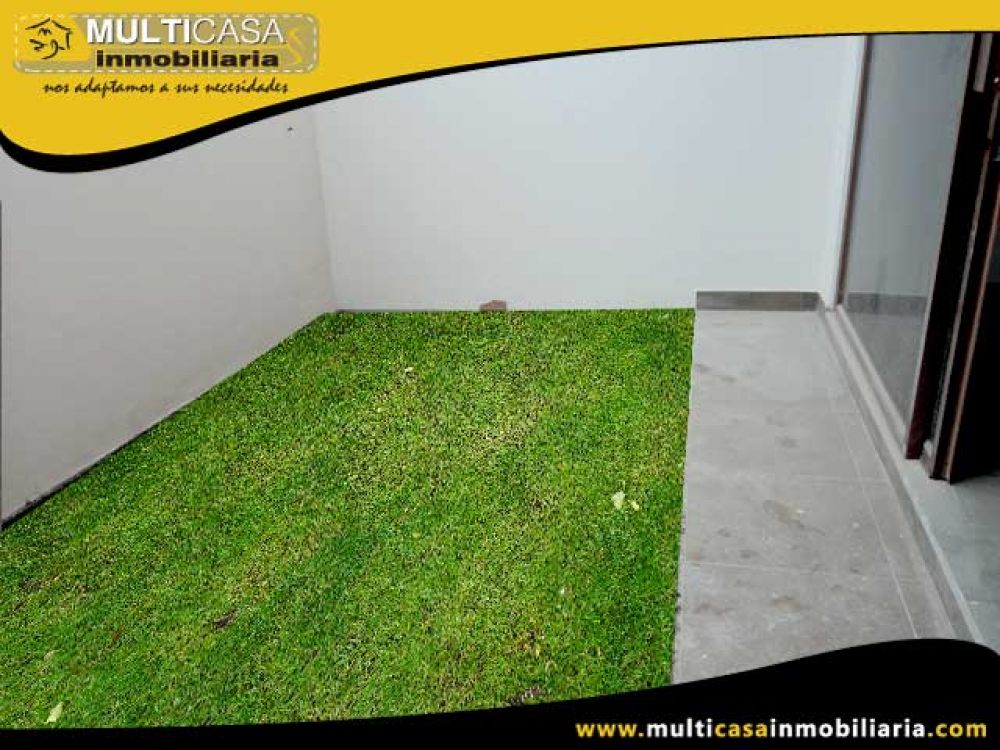 Venta a crédito Hermosa casa por estrenar, espacio verde, patio y garaje para 2 vehículos Sector Control Sur Cuenca-Ecuador
