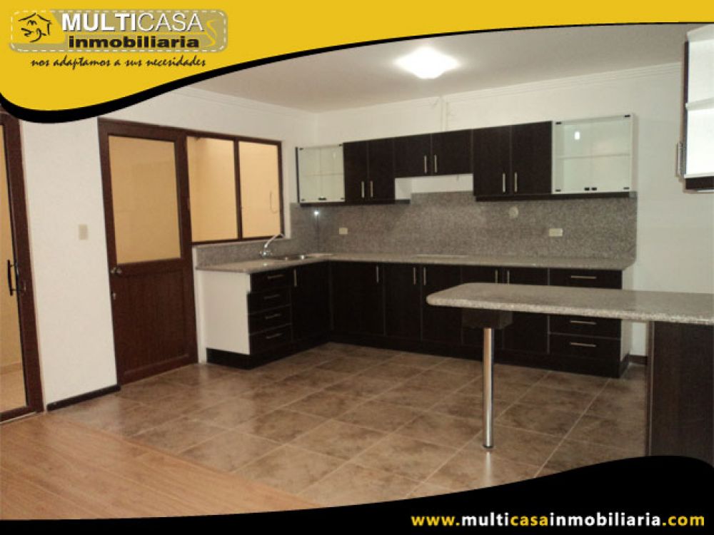 Venta a crédito Hermosa casa por estrenar, espacio verde y garaje. Sector Racar Cuenca-Ecuador