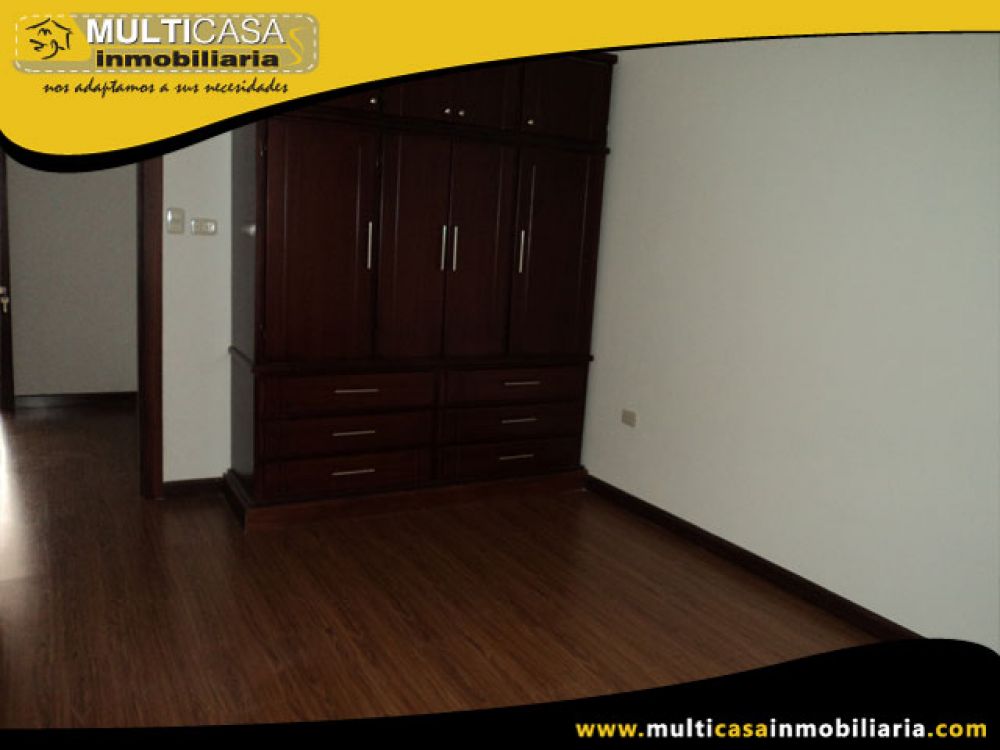 Venta a crédito Hermosa casa por estrenar, espacio verde y garaje. Sector Racar Cuenca-Ecuador
