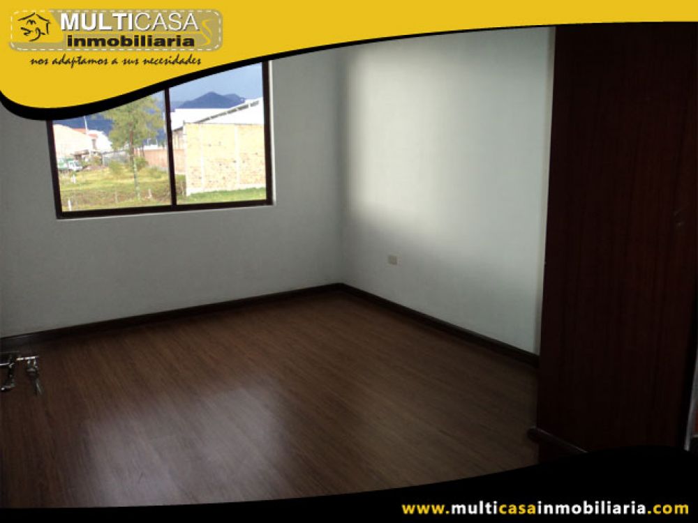 Venta a crédito Hermosa casa por estrenar, espacio verde y garaje. Sector Racar Cuenca-Ecuador