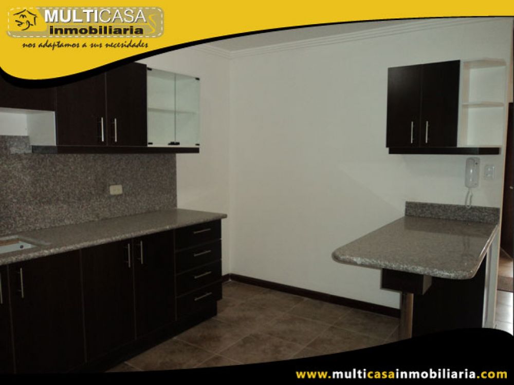 Venta a crédito Hermosa casa por estrenar, espacio verde y garaje. Sector Racar Cuenca-Ecuador