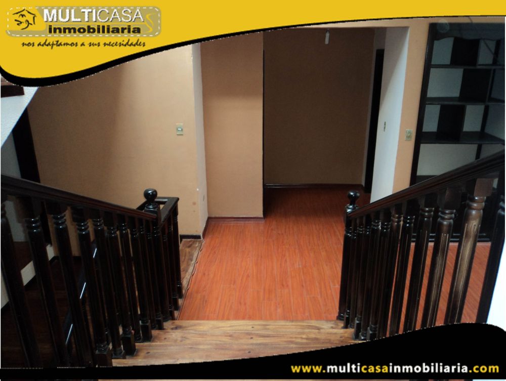 Venta de Hermosa casa a crédito con espacio verde, patio y garaje para 2 vehículos Sector Don Bosco Cuenca-Ecuador