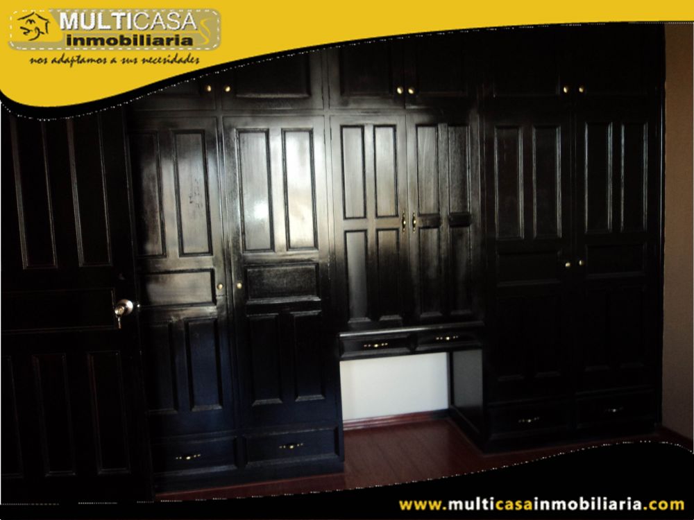 Venta de Hermosa casa a crédito con espacio verde, patio y garaje para 2 vehículos Sector Don Bosco Cuenca-Ecuador