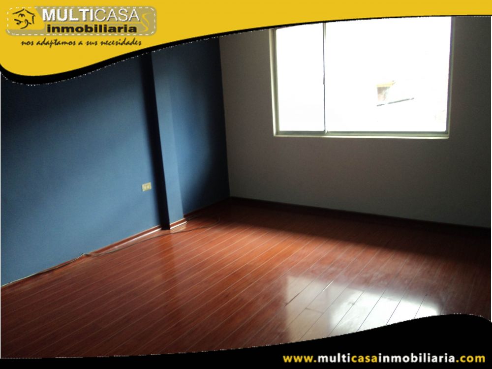 Venta de Hermosa casa a crédito con espacio verde, patio y garaje para 2 vehículos Sector Don Bosco Cuenca-Ecuador