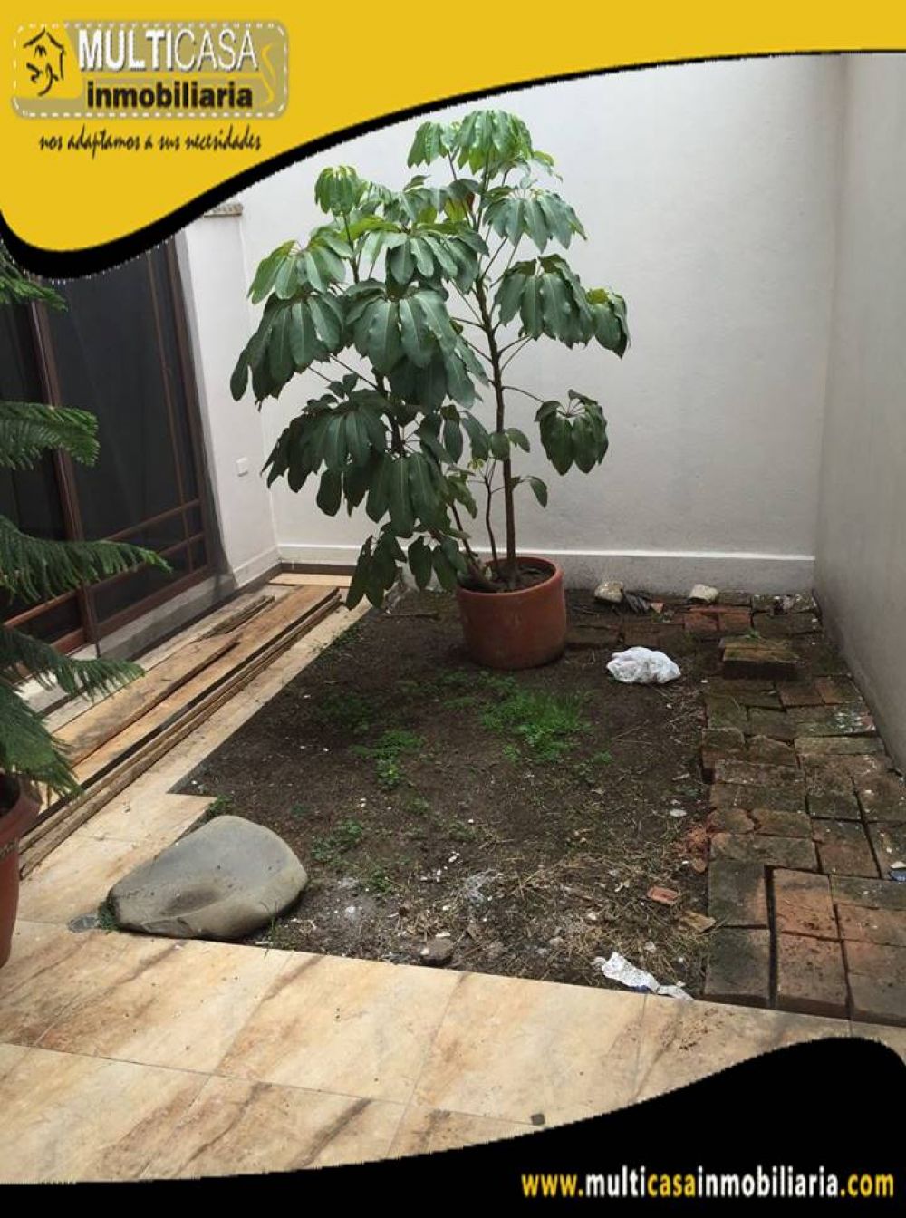 Venta de Hermosa Casa a crédito de Tres plantas cómoda, acogedora con garaje Sector Medio Ejido Cuenca-Ecuador