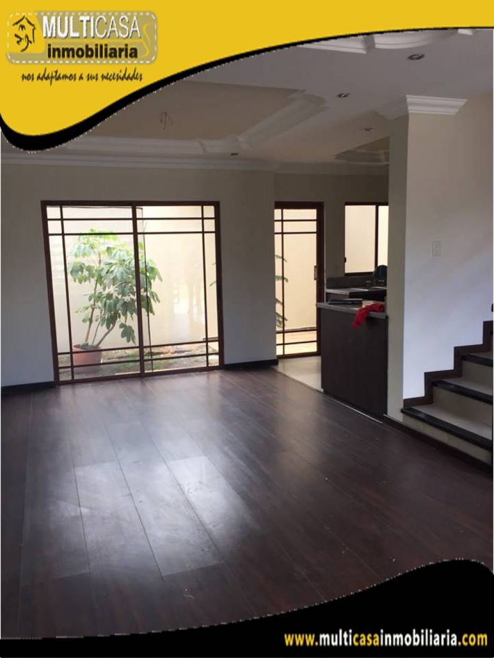 Venta de Hermosa Casa a crédito de Tres plantas cómoda, acogedora con garaje Sector Medio Ejido Cuenca-Ecuador
