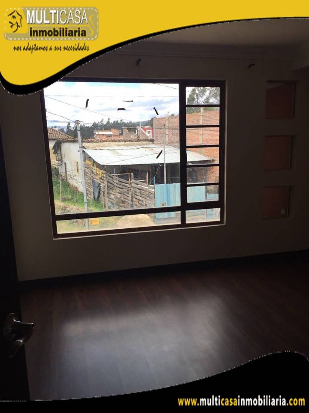 Venta de Hermosa Casa a crédito de Tres plantas cómoda, acogedora con garaje Sector Medio Ejido Cuenca-Ecuador