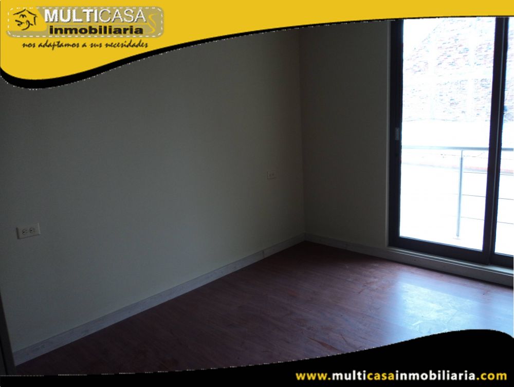 Venta de Hermosa Casa a crédito por estrenar en Urbanización con garaje para dos vehículos Sector Yanuncay Cuenca - Ecuador