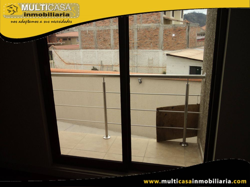 Venta de Hermosa Casa a crédito por estrenar en Urbanización con garaje para dos vehículos Sector Yanuncay Cuenca - Ecuador