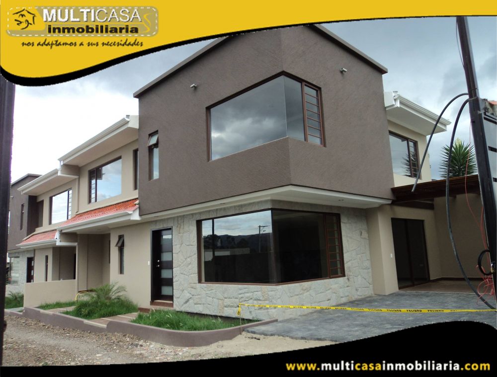 Venta de Hermosa Casa a crédito en Urbanización Privada con garaje para dos vehículos Sector Challuabamba Cuenca - Ecuador