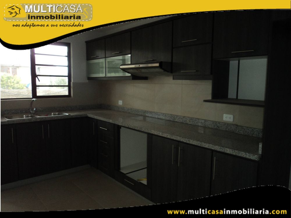 Venta de Hermosa Casa a crédito en Urbanización Privada con garaje para dos vehículos Sector Challuabamba Cuenca - Ecuador