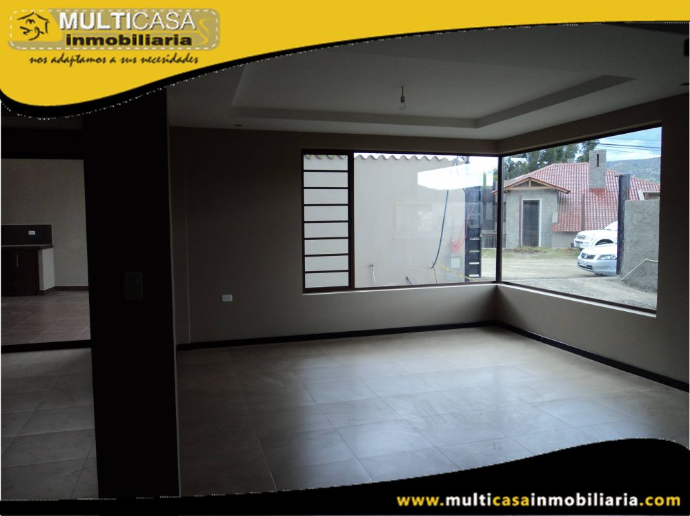 Venta de Hermosa Casa a crédito en Urbanización Privada con garaje para dos vehículos Sector Challuabamba Cuenca - Ecuador