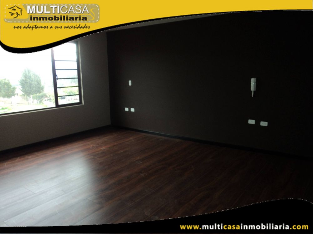 Venta de Hermosa Casa a crédito en Urbanización Privada con garaje para dos vehículos Sector Challuabamba Cuenca - Ecuador