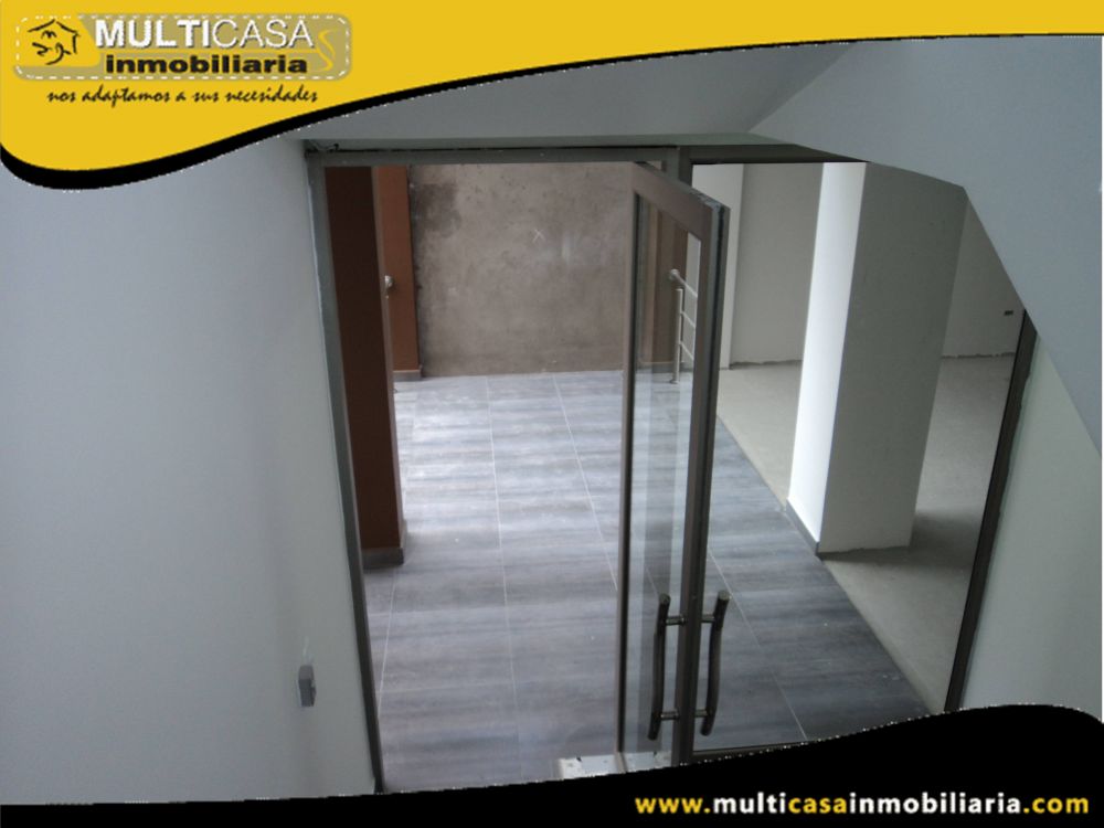 Arriendo Hermoso Edificio Comercial en muy buena ubicación con dos locales comerciales,tres departamentos y subterráneo para ocho garajes Sector Remigio Crespo Cuenca-Ecuador