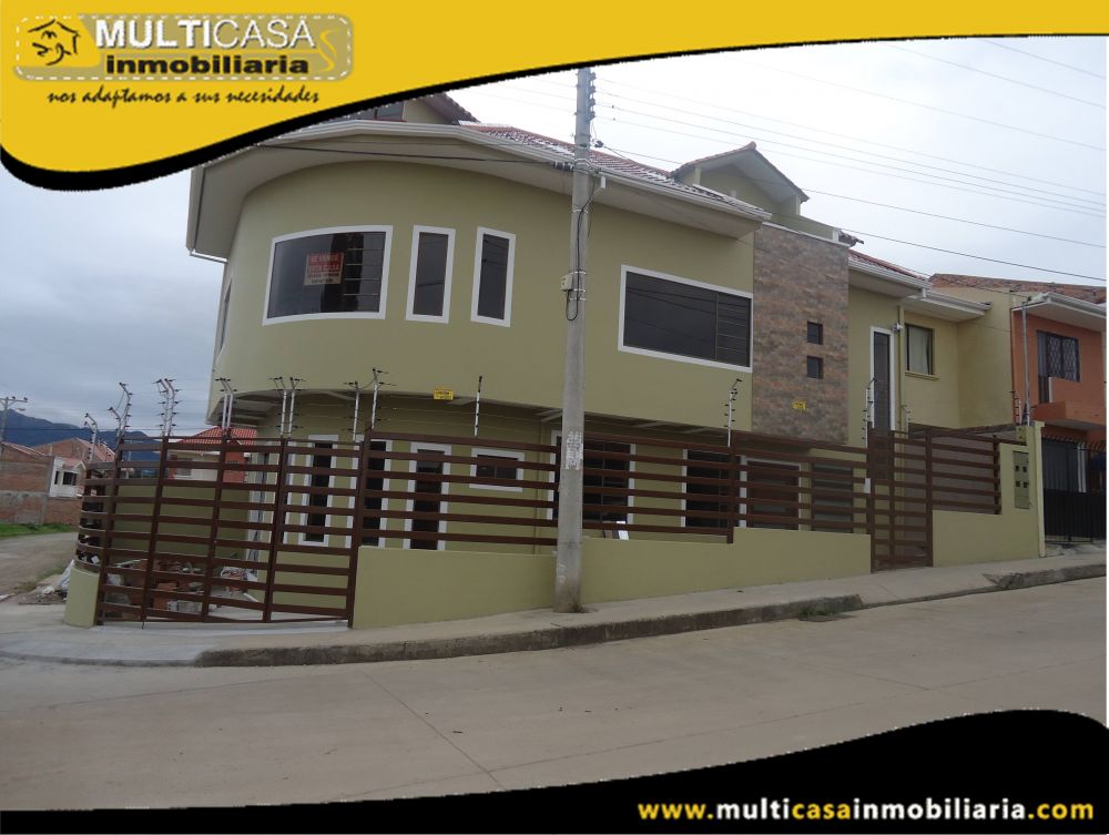 Venta de Hermosa Casa Comercial de tres Plantas con Tres Departamentos y  local Comercial a crédito sector Racar Cuenca-Ecuador<b>